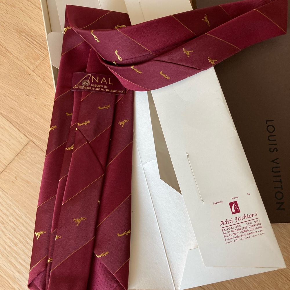 Brand New LouisVuitton airplanes printed tie - Picture 10 of 10